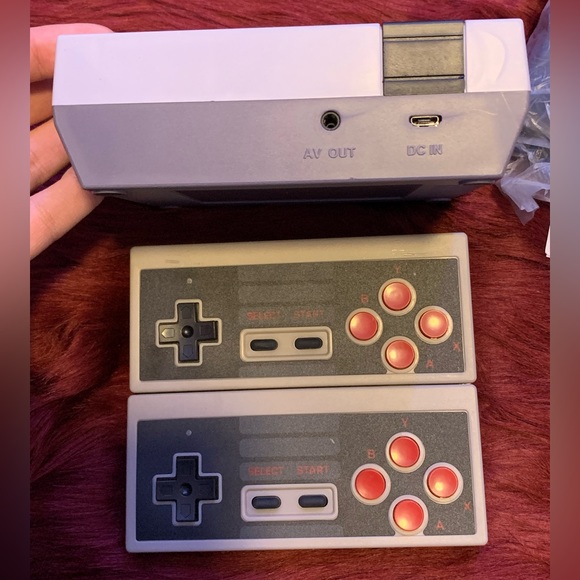 New - Wireless Classic Retro Handheld Game Console with 620 Built-in Games - Picture 4 of 15